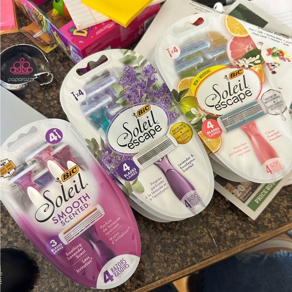 Other - 💥💥LOT💥💥Bic Soleil women’s razors